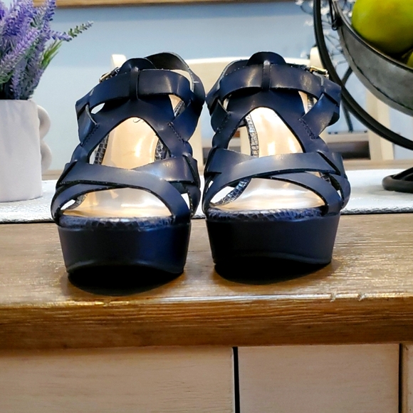 Navi blue Guess platform Sandals - Picture 9 of 9